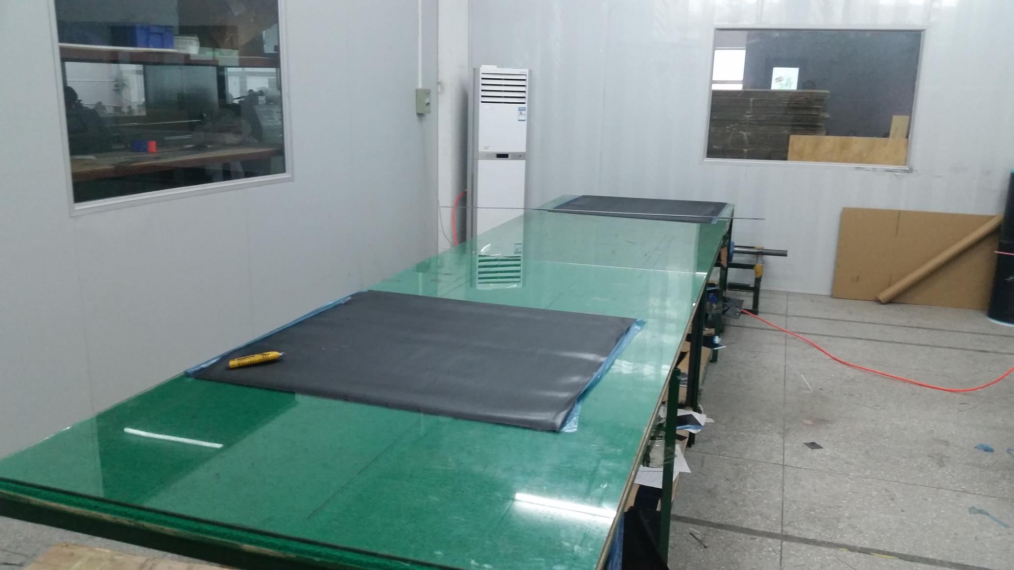 下料工（gōng）作台