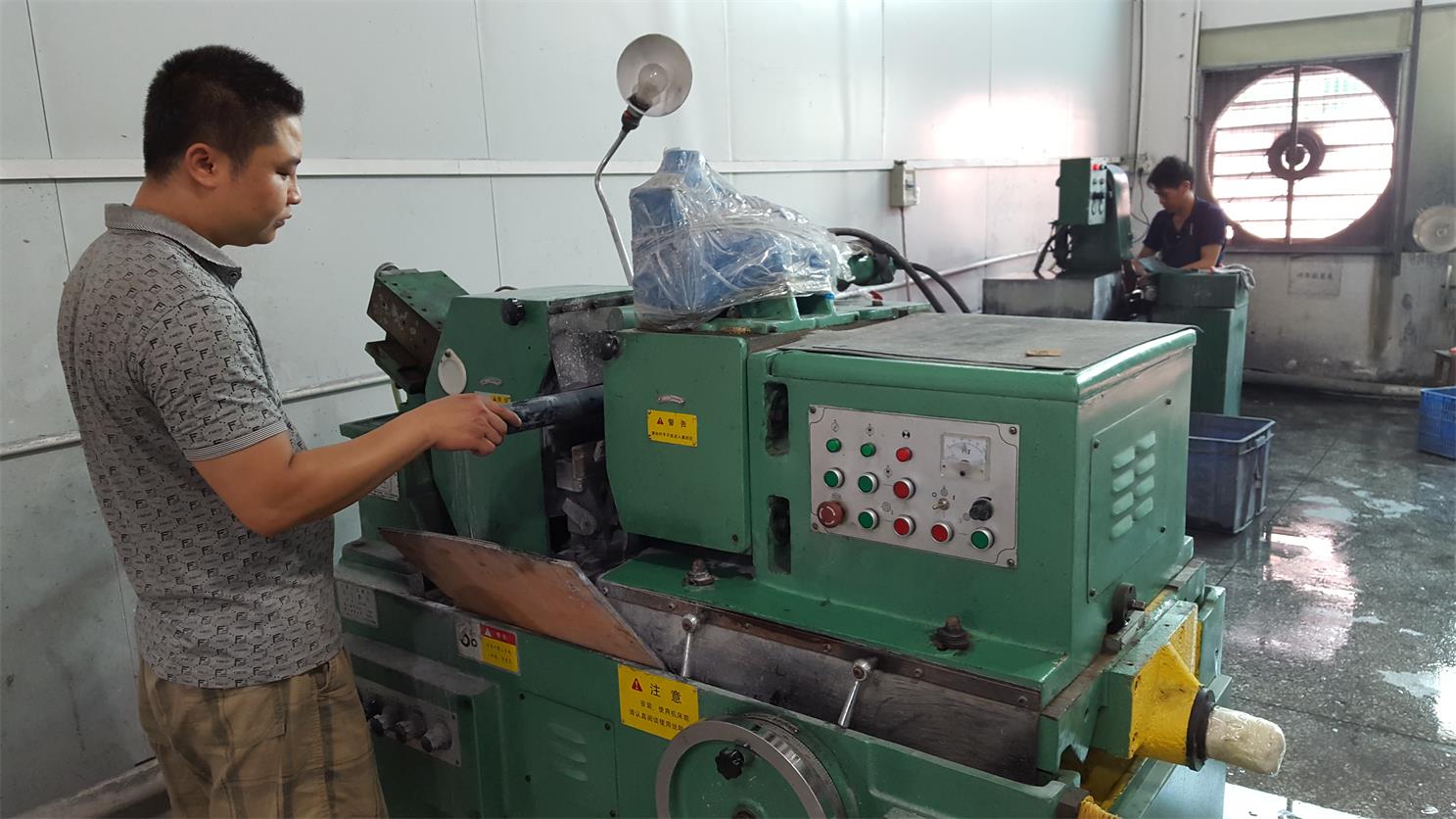 高精密無（wú）芯磨床